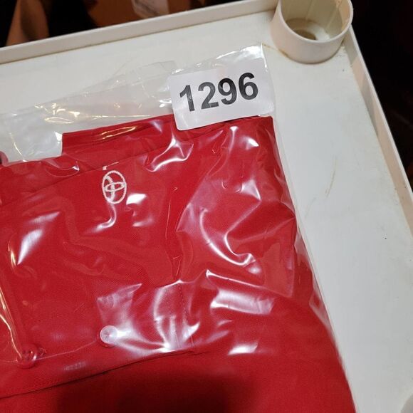 Under Armour Shirt Mens Large Red Toyota Loose Fit Heat Gear Employee Knit  Polo - Picture 12 of 12